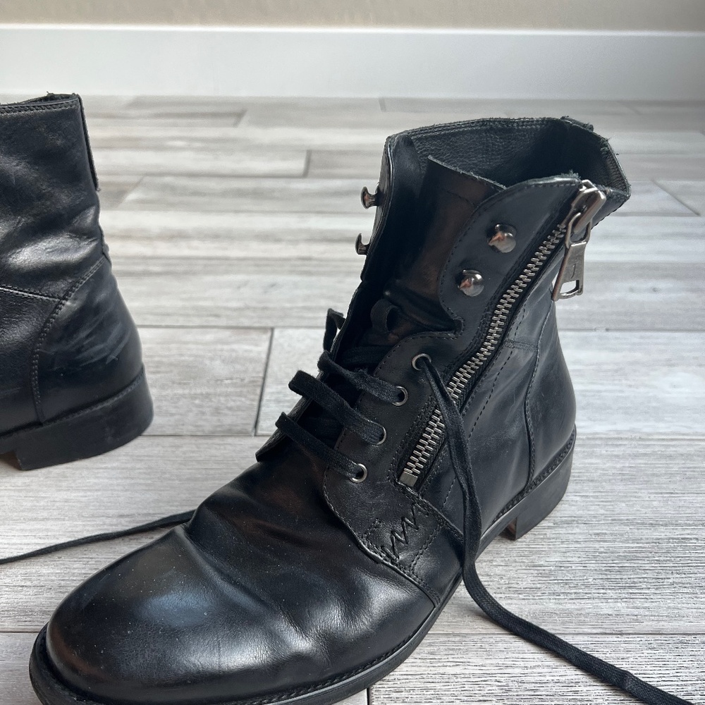 Man  boots John varvatos